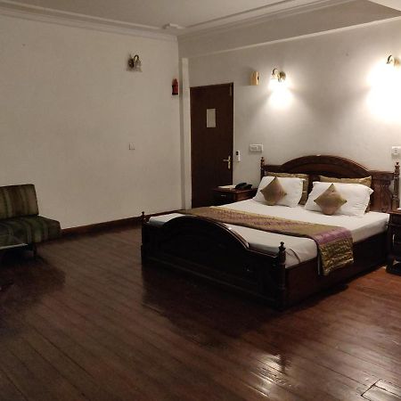 Hotel Blossom Шимла Экстерьер фото