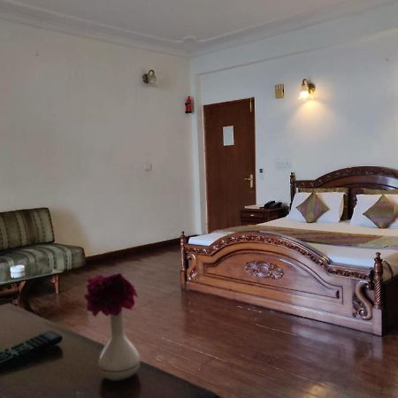 Hotel Blossom Шимла Экстерьер фото